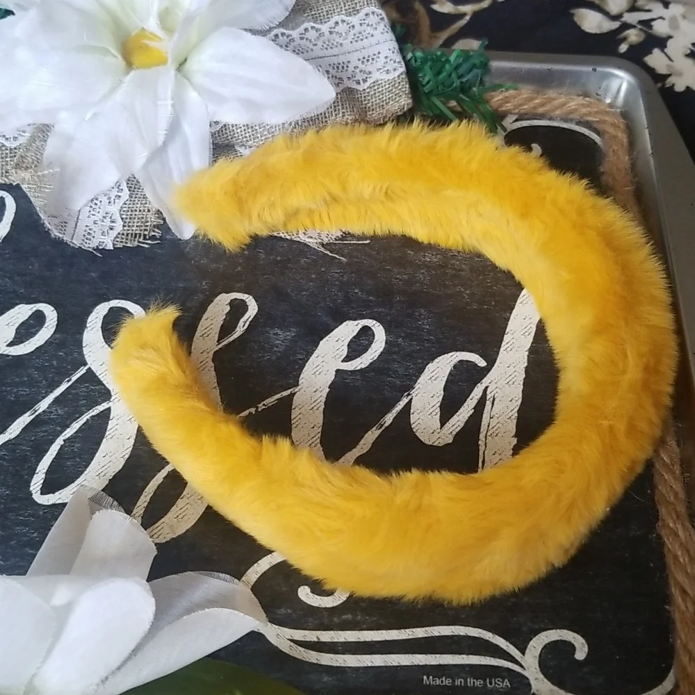 Women's/girls small fur yellow headband new never worn.